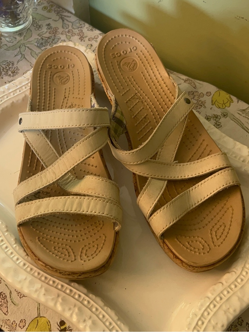 CROCS A-Leigh Wedge Sandals cream Size 9W